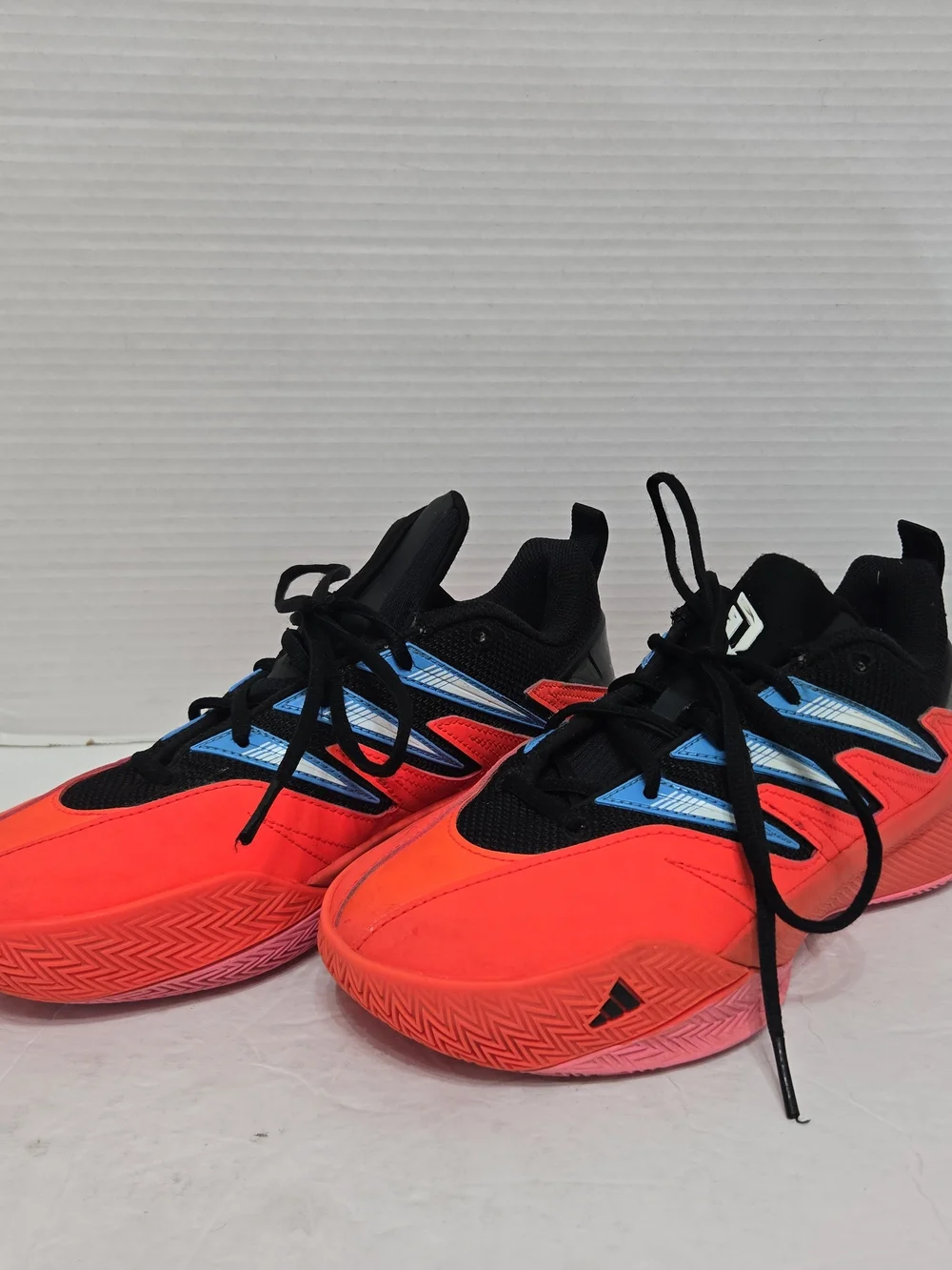 Adidas Youth Dame Certified 3 Low Solar Red Size US 6